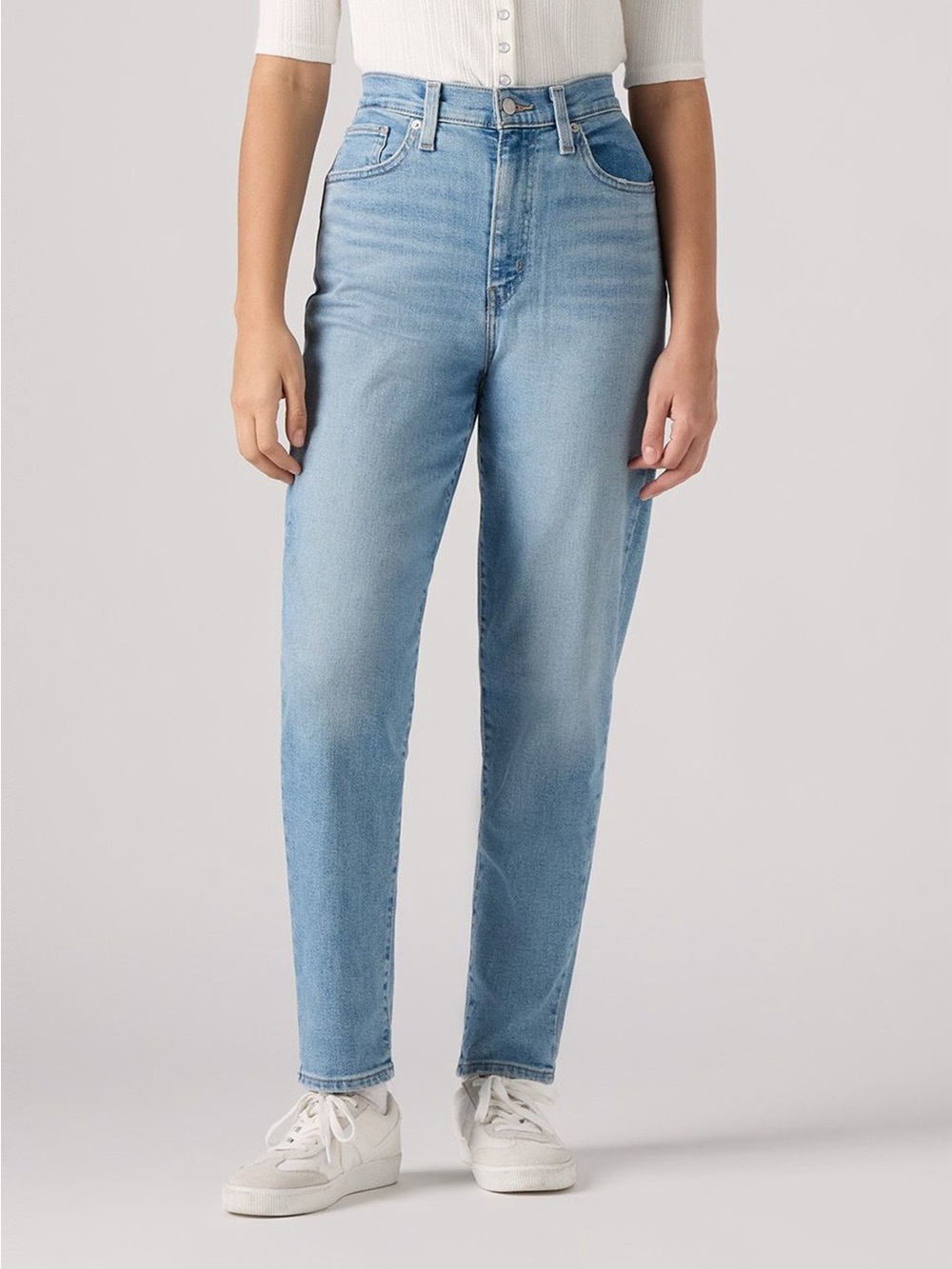 LEVI’S High Waisted Mom Jean Light Wash Denim W32 L29